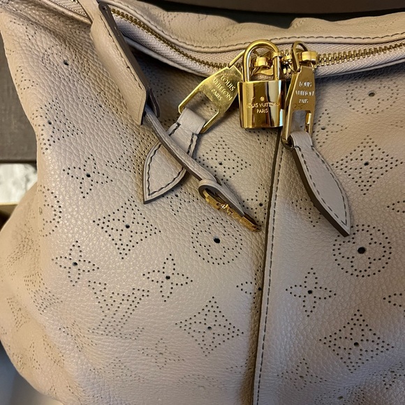 Louis Vuitton multi-way leather bag. - Picture 3 of 11